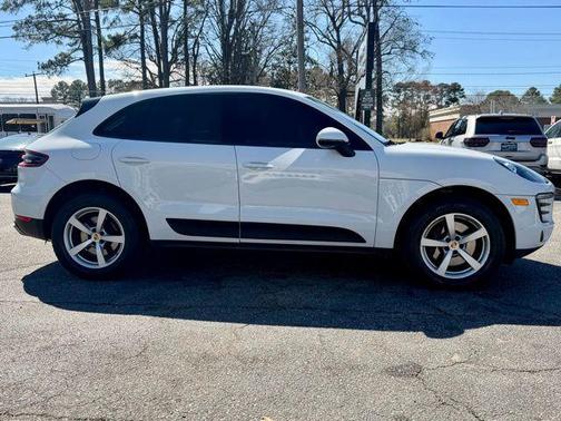 White 2018 Porsche Macan Macan