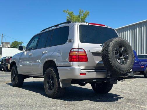 Tan 2000 Toyota Land Cruiser Base