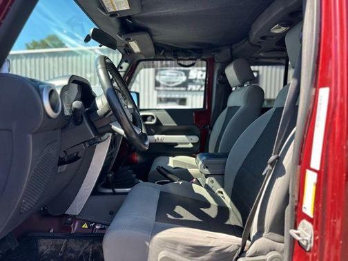 Pem 2010 Jeep Wrangler Unlimited Sport