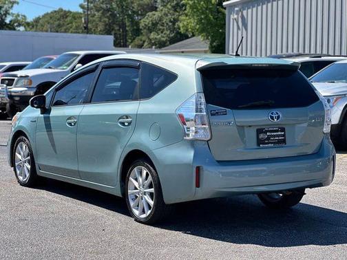 Pearl 2014 Toyota Prius v Five