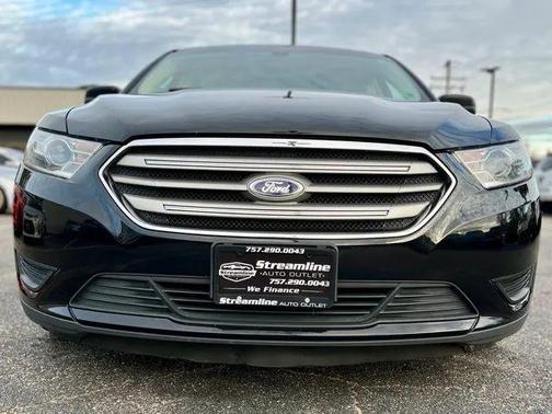 2015 Ford Taurus SE
