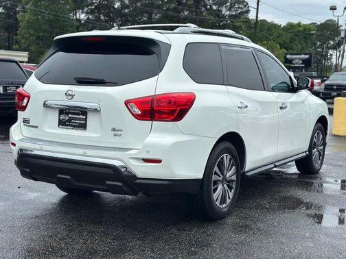 Glacier White 2017 Nissan Pathfinder SV