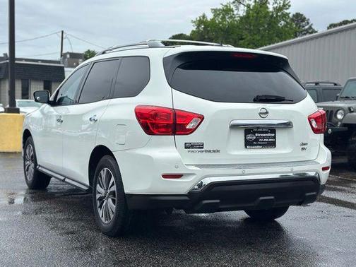 Glacier White 2017 Nissan Pathfinder SV