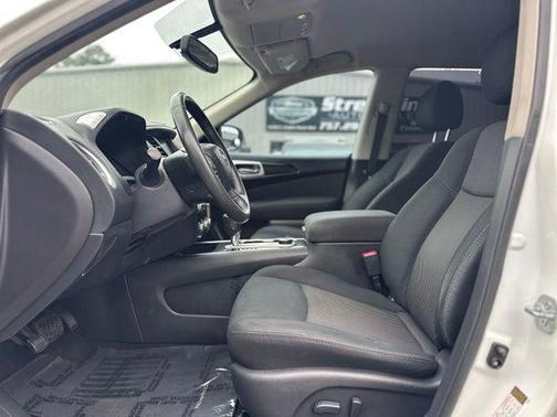 Glacier White 2017 Nissan Pathfinder SV