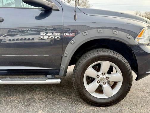 Brilliant Black Crystal Pearlcoat 2016 RAM 1500 Tradesman/Express