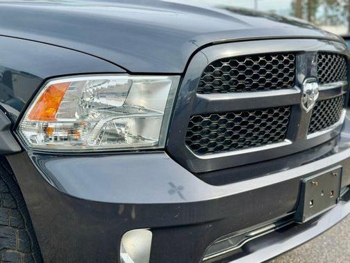 Brilliant Black Crystal Pearlcoat 2016 RAM 1500 Tradesman/Express