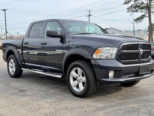 Brilliant Black Crystal Pearlcoat 2016 RAM 1500 Tradesman/Express