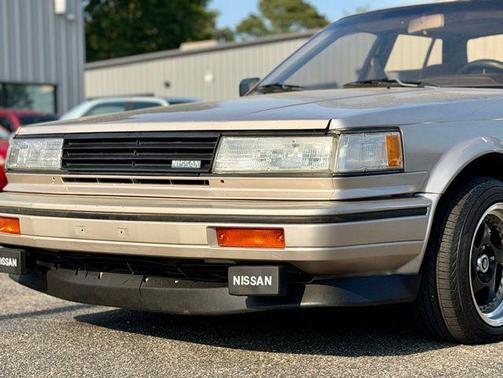 Gold 1987 Nissan Maxima SE