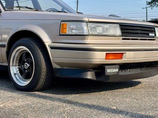 Gold 1987 Nissan Maxima SE