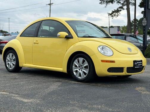 Sunflower Yellow 2010 Volkswagen New Beetle 2.5L
