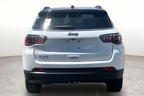 Silver Zynith Metallic Clearcoat 2024 Jeep Compass Latitude