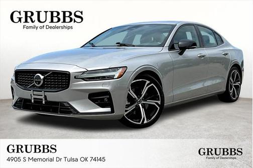 2024 Volvo S60 B5 Plus Dark Theme