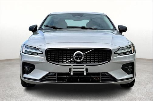 2024 Volvo S60 B5 Plus Dark Theme