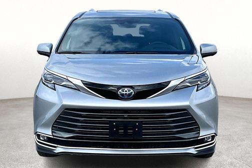 2025 Toyota Sienna Platinum