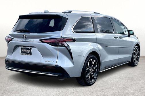 2025 Toyota Sienna Platinum