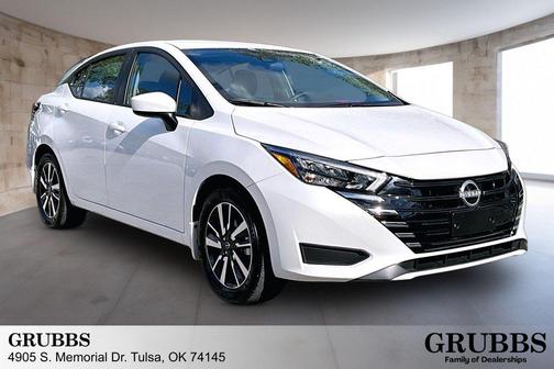 Aspen White Tricoat 2025 Nissan Versa 1.6 SV