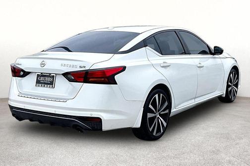 Pearl White Tricoat 2021 Nissan Altima SR FWD