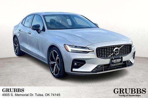 2024 Volvo S60 B5 Plus Dark Theme