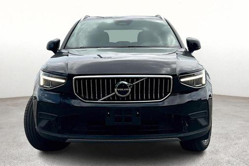 Onyx Black Metallic 2024 Volvo XC40 B5 Core Bright Theme