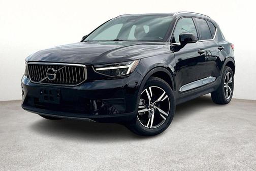 Onyx Black Metallic 2024 Volvo XC40 B5 Core Bright Theme