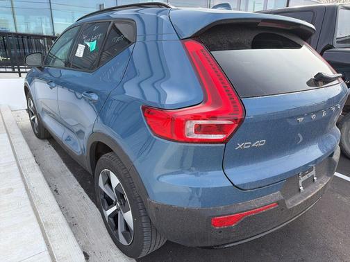 2025 Volvo XC40 B5 Plus Dark Theme