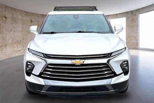 Iridescent Pearl Tricoat 2023 Chevrolet Blazer Premier