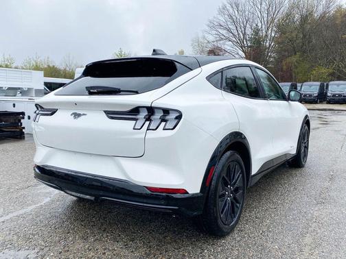 Star White Metallic Tri-Coat 2026 Ford Mustang Mach-E Premium
