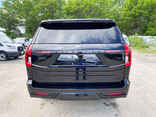 AGATE BLACK METALLIC 2026 Ford Expedition Max Platinum