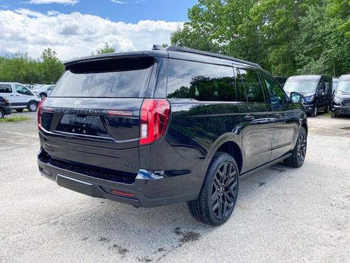 AGATE BLACK METALLIC 2026 Ford Expedition Max Platinum