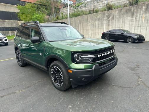 ERUPTION GREEN METALLIC 2025 Ford Bronco Sport Outer Banks