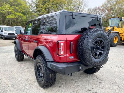 RUBY RED MET TNTD CLEARCOAT 2026 Ford Bronco Badlands