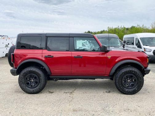 RUBY RED MET TNTD CLEARCOAT 2026 Ford Bronco Badlands