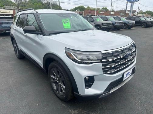 SPACE WHITE METALLIC 2026 Ford Explorer Active