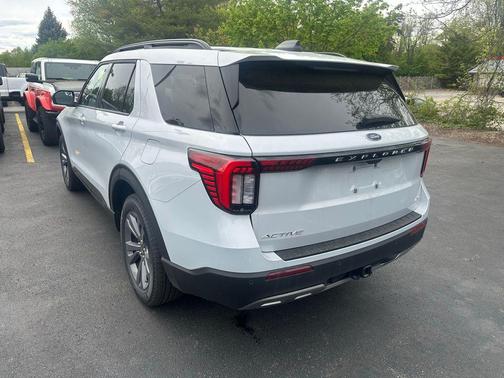 SPACE WHITE METALLIC 2026 Ford Explorer Active