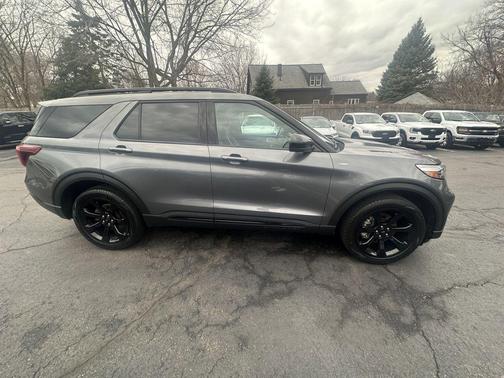 CARBONIZED GRAY METALLIC 2023 Ford Explorer ST-Line