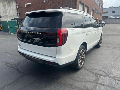 STAR WHITE MET TRI-COAT 2025 Ford Expedition King Ranch
