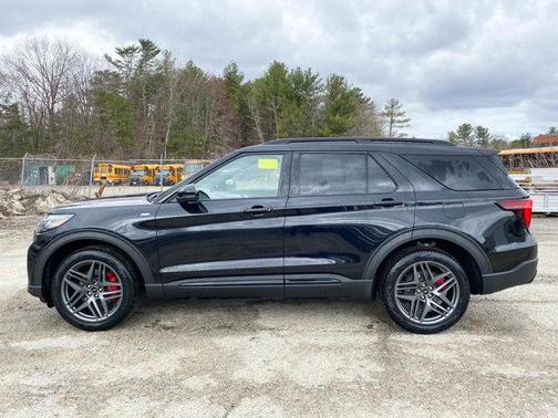 Agate Black Metallic 2026 Ford Explorer ST-Line