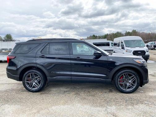 Agate Black Metallic 2026 Ford Explorer ST-Line