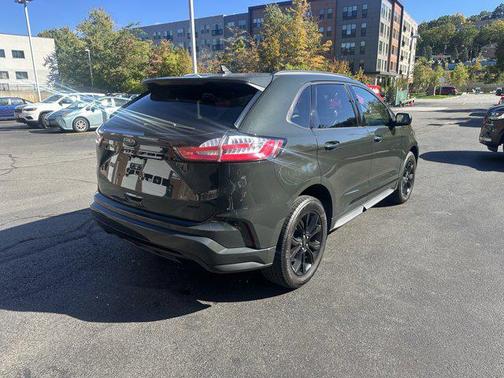 2022 Ford Edge SE