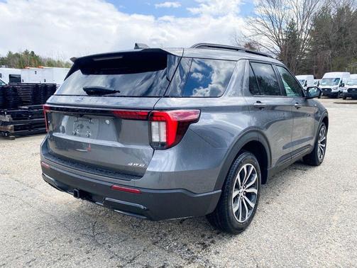 Carbonized Gray Metallic 2026 Ford Explorer ST-Line