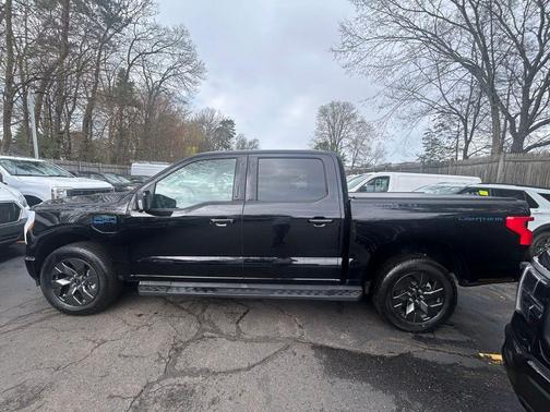 AGATE BLACK METALLIC 2024 Ford F-150 Lightning Flash