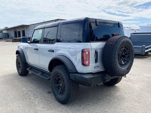 Avalanche Gray 2026 Ford Bronco Badlands