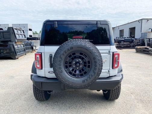 Avalanche Gray 2026 Ford Bronco Badlands