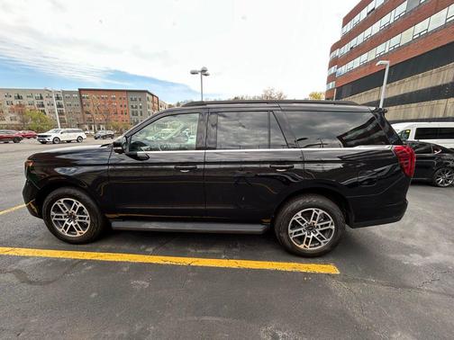 AGATE BLACK METALLIC 2025 Ford Expedition Active