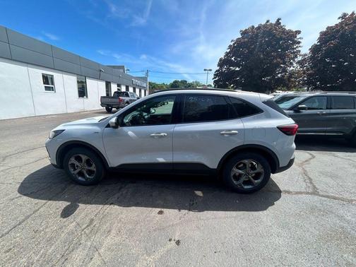 SPACE SILVER METALLIC 2025 Ford Escape ST-Line Select