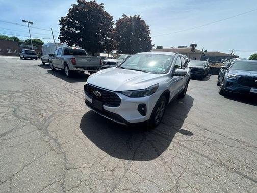 SPACE SILVER METALLIC 2025 Ford Escape ST-Line Select