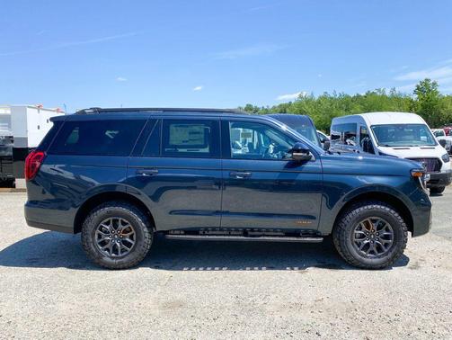 STONE BLUE METALLIC 2026 Ford Expedition Tremor
