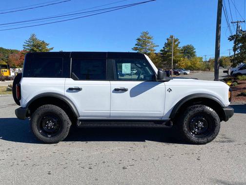 Oxford White 2026 Ford Bronco Outer Banks