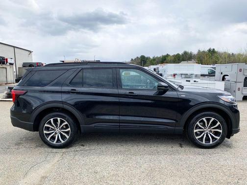 Agate Black Metallic 2026 Ford Explorer ST-Line