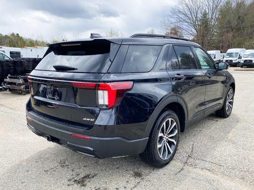Agate Black Metallic 2026 Ford Explorer ST-Line